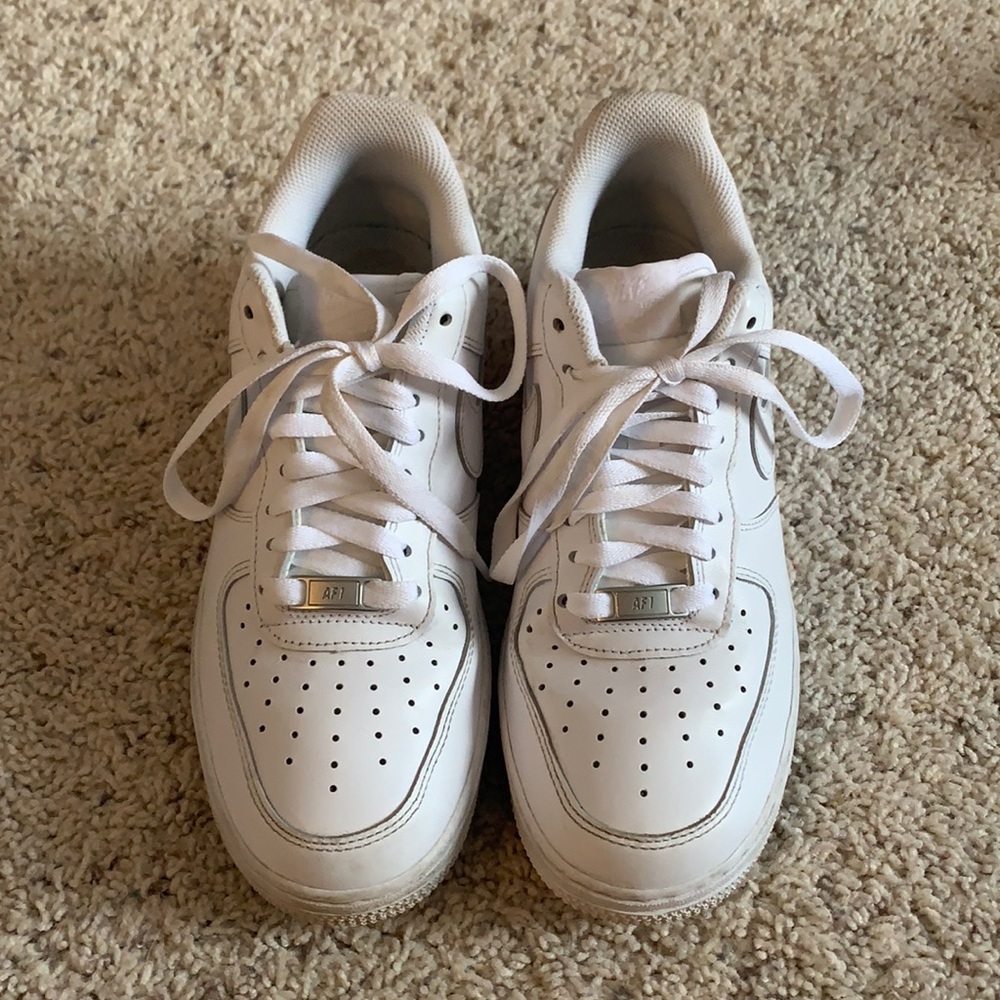 LIGHTLY WORN NIKE AIR FORCE 1